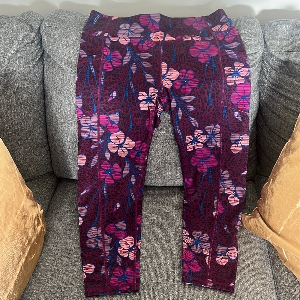 ProPlayer - athletic leggings - size L- Moisture Wicking - pockets - NWT